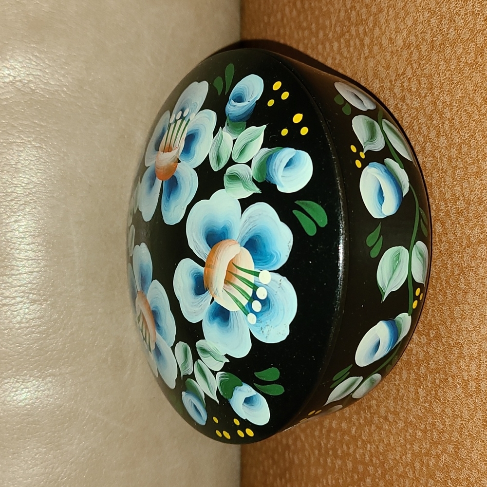 Round floral jewelry box - Picture 3 of 13